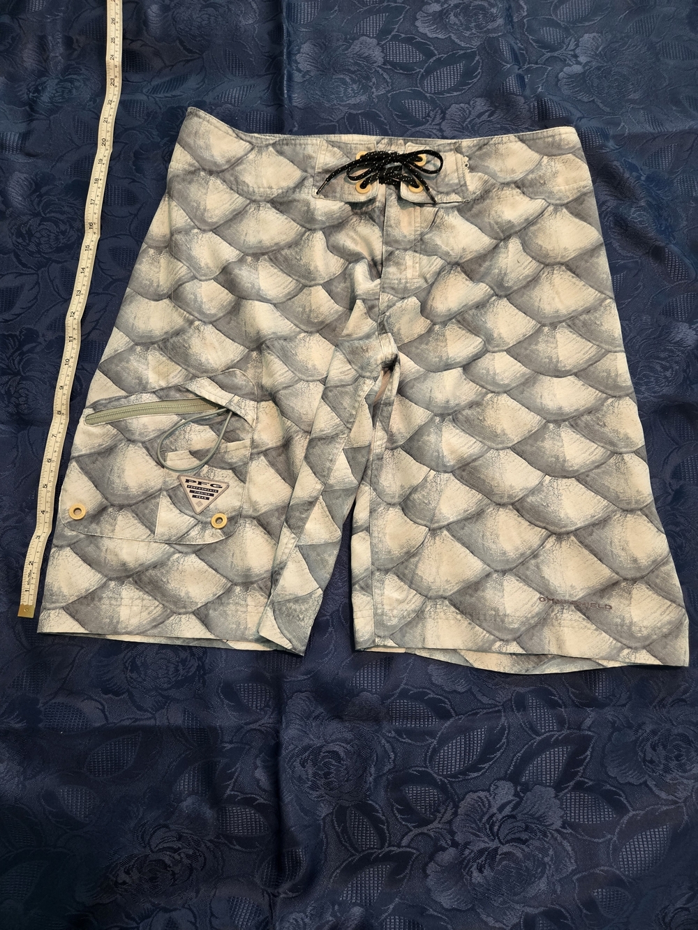 Columbia Men's Wave-Print Hybrid Shorts in Light Gray & Blue